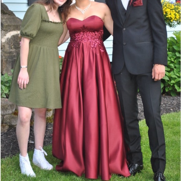 Prom/Ball/Pageant Gown - Picture 8 of 8